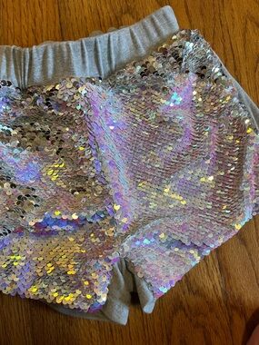 EUC Lola + the Boys flip sequin shorts girls size 6